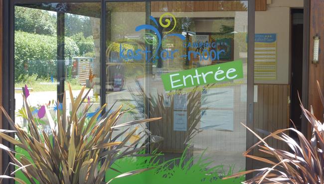 maps and tourist information available at reception - camping kost-ar-moor bretagne sud
