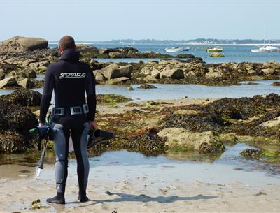 spearfishing at the tip of Mousterlin near the kostarmoor campsite