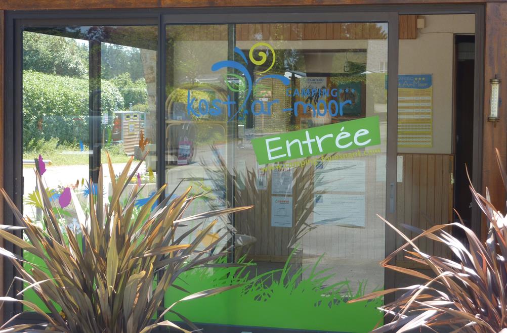 maps and tourist information available at reception - camping kost-ar-moor bretagne sud
