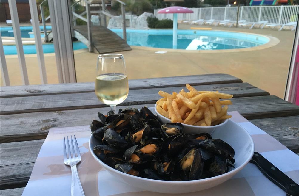  Mussels and fries at kost armoor campsite