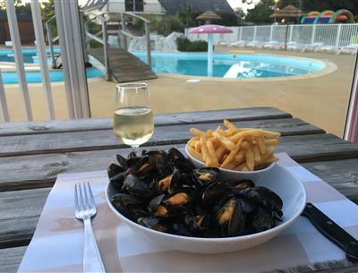 Mussels and fries at kost armoor campsite Fouesnant
