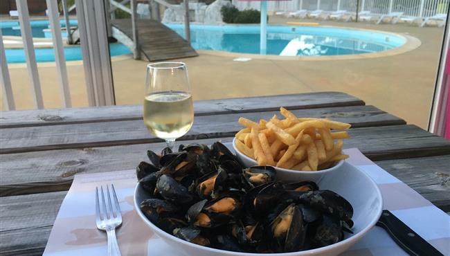 Mussels and fries at kost armoor campsite Fouesnant
