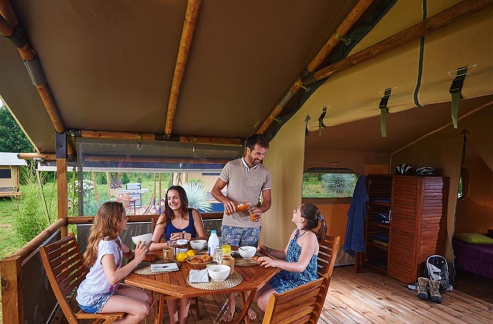  kost-ar-moor campsite - safari tent terrace