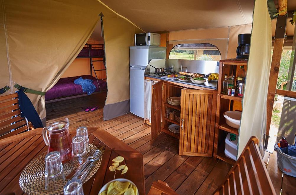  kostarmoor campsite - fitted kitchen rental tent