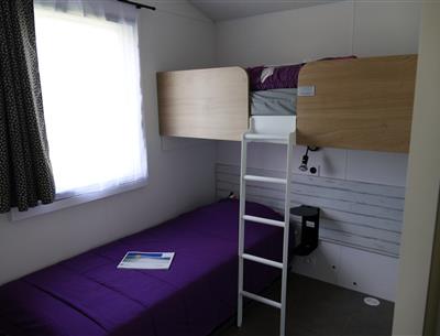 kids bedroom kost-ar-moor 400m from the beach