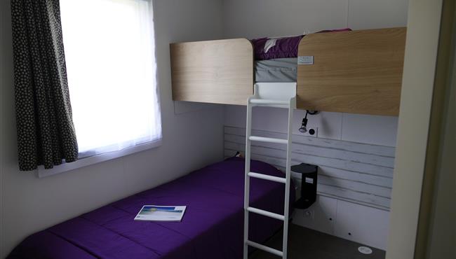 kids bedroom kost-ar-moor 400m from the beach