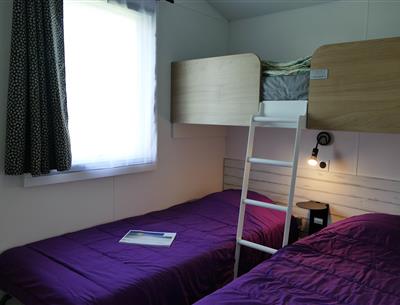 kids bedroom kost-ar-moor 400m from the beach
