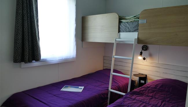 kids bedroom kost-ar-moor 400m from the beach