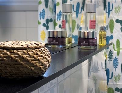 bathroom of the apartment for 2 people in Fouesnant - camping kost ar moor