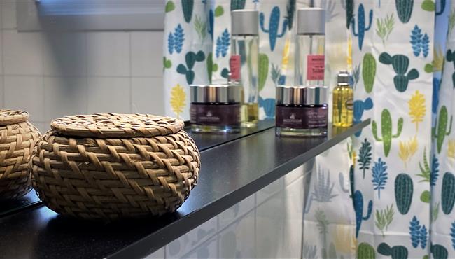 bathroom of the apartment for 2 people in Fouesnant - camping kost ar moor