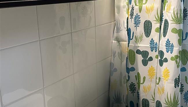 bathroom of the apartment for 2 people in Fouesnant - camping kost ar moor