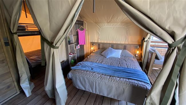 safari tent with bathroom in Brittany