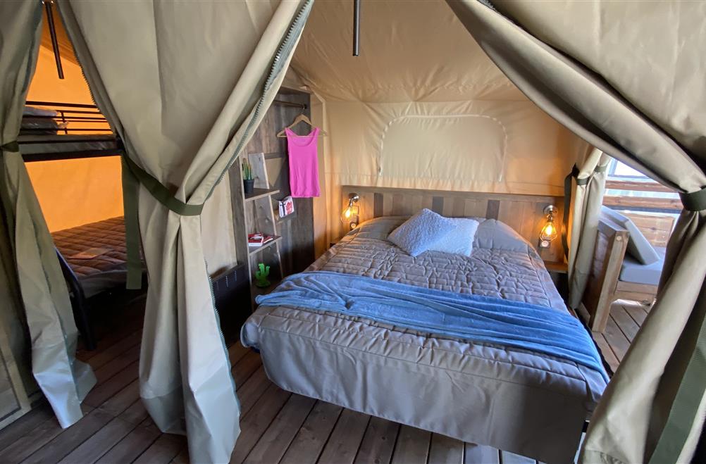 safari tent with bathroom in Brittany