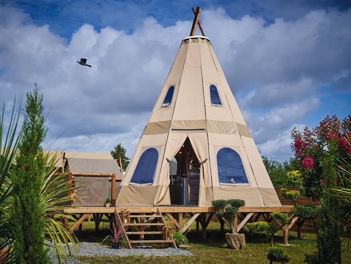 tipi outside view glamping fouesnant