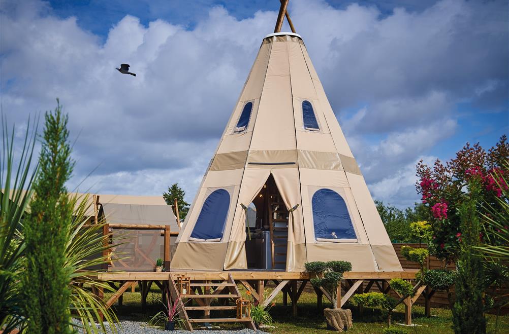 tipi outside view glamping fouesnant
