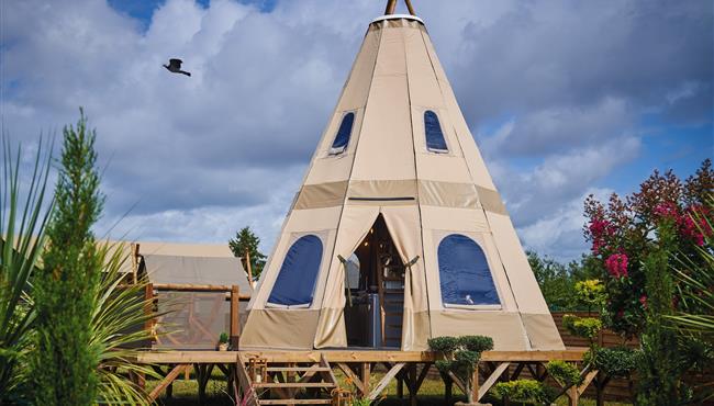 tipi outside view glamping fouesnant