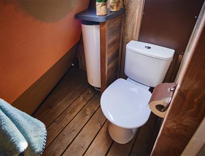 glamping luxury brittany teepee wc