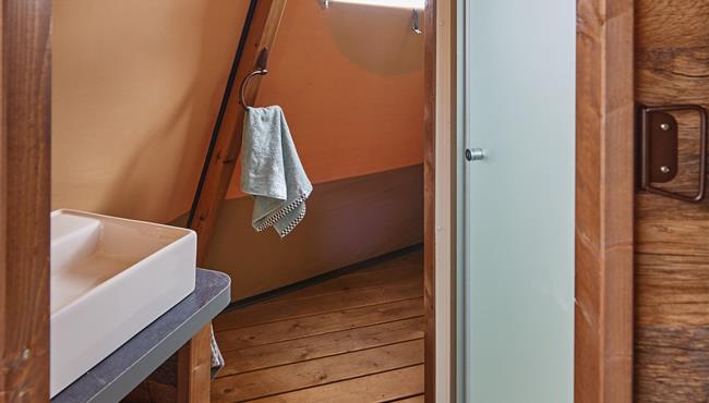 camping kost ar moor sustainable development teepee shower