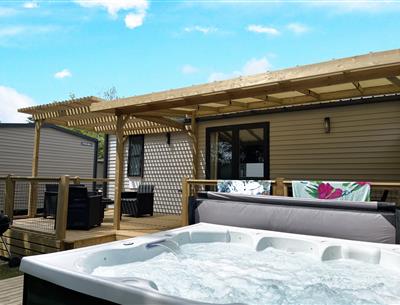 mobile home Cottage for rent 3 bedrooms jacuzzi spa campsite Kost Ar Moor fouesnant brittany