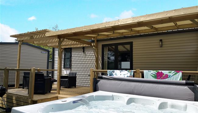 mobile home Cottage for rent 3 bedrooms jacuzzi spa campsite Kost Ar Moor fouesnant brittany