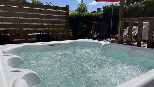 mobile home Cottage for rent 2 bedrooms jacuzzi spa campsite Kost Ar Moor fouesnant brittany