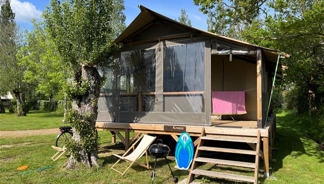Glamping rental tent Safari Camping Kost ar Moor
