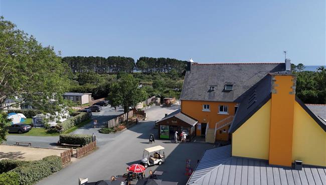 maps and tourist information available at reception - camping kost-ar-moor bretagne sud